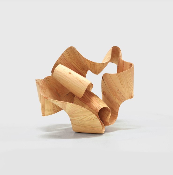 Koloman Wagner: Möbius Rhythm No. 4, Kiefernholz, 32 x 24 x 29 cm, 2025